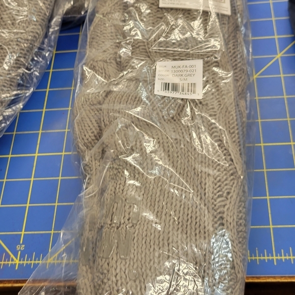 MUK LUKS Dark Gray Socks S/M (Shoe Size 5 - 7.5) - Picture 3 of 3